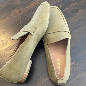 NWOT WIDE width memory foam Vegan Olive Loafers 8.5 Wide